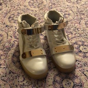 White and gold side zip light up hightops sneakers